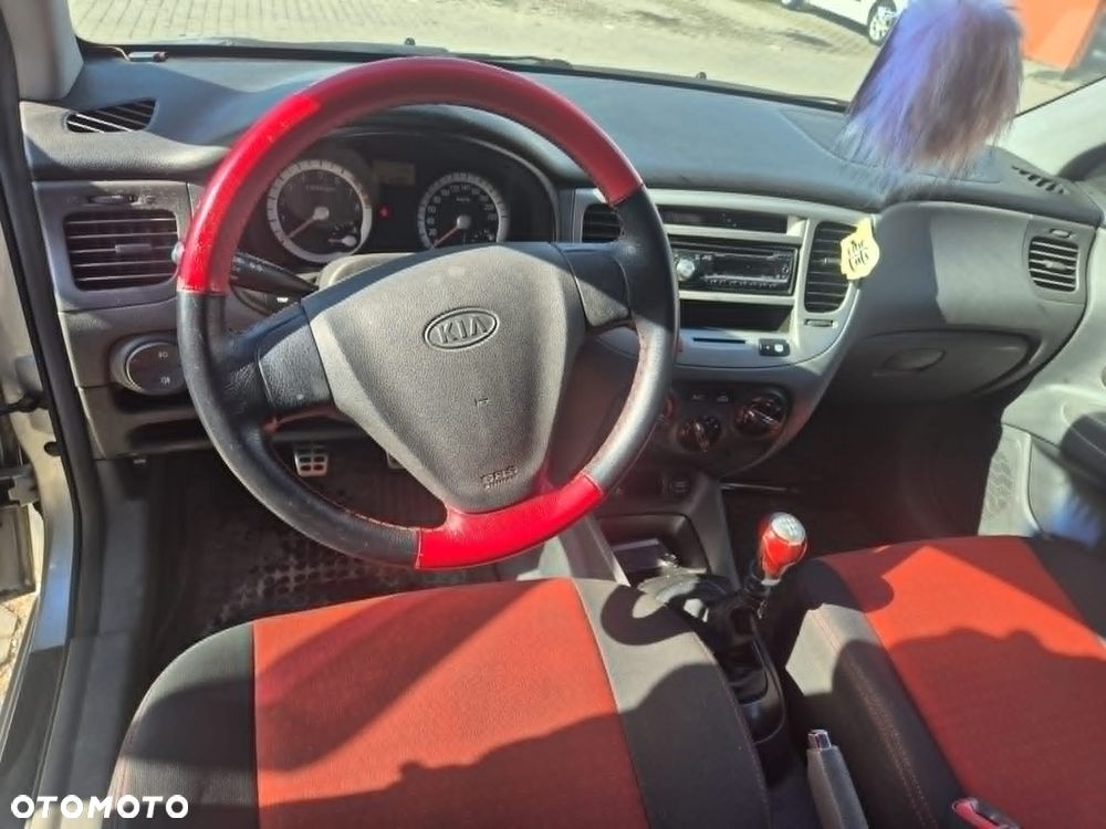 Kia Rio - 6