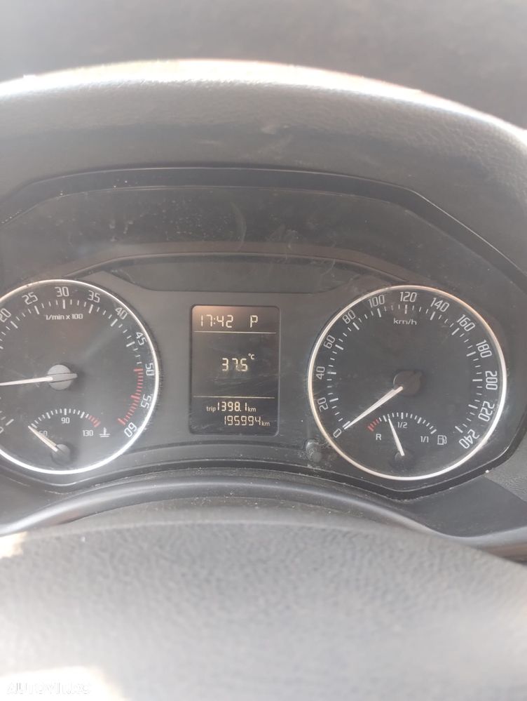 Skoda Octavia 1.6 TDI Classic DSG - 6