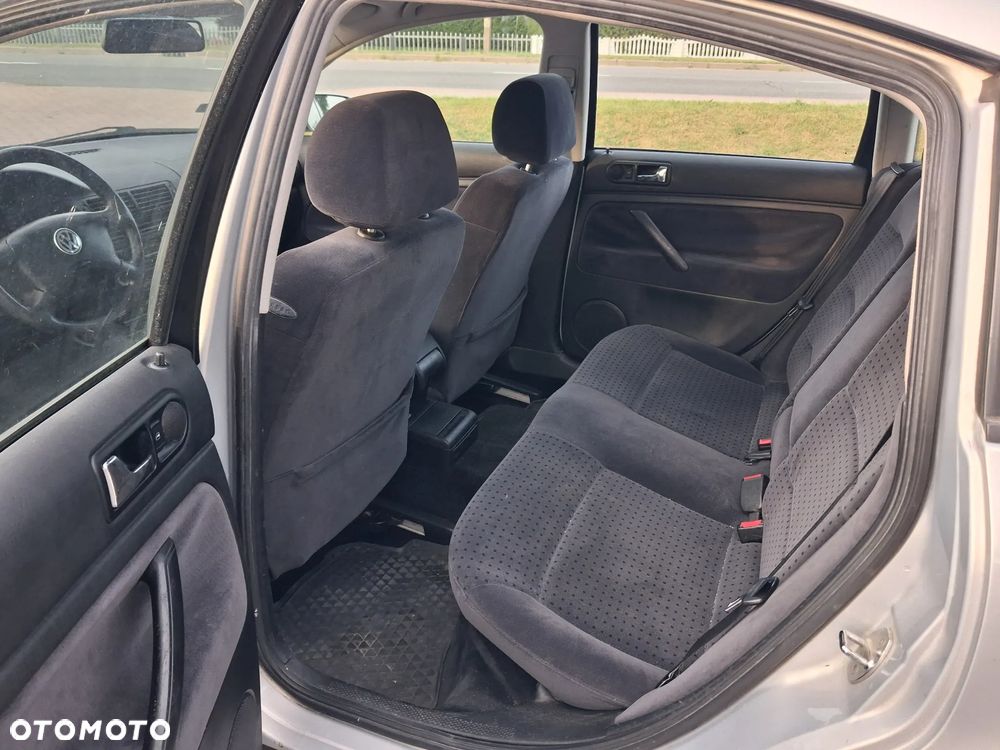 Volkswagen Passat 1.8 - 9
