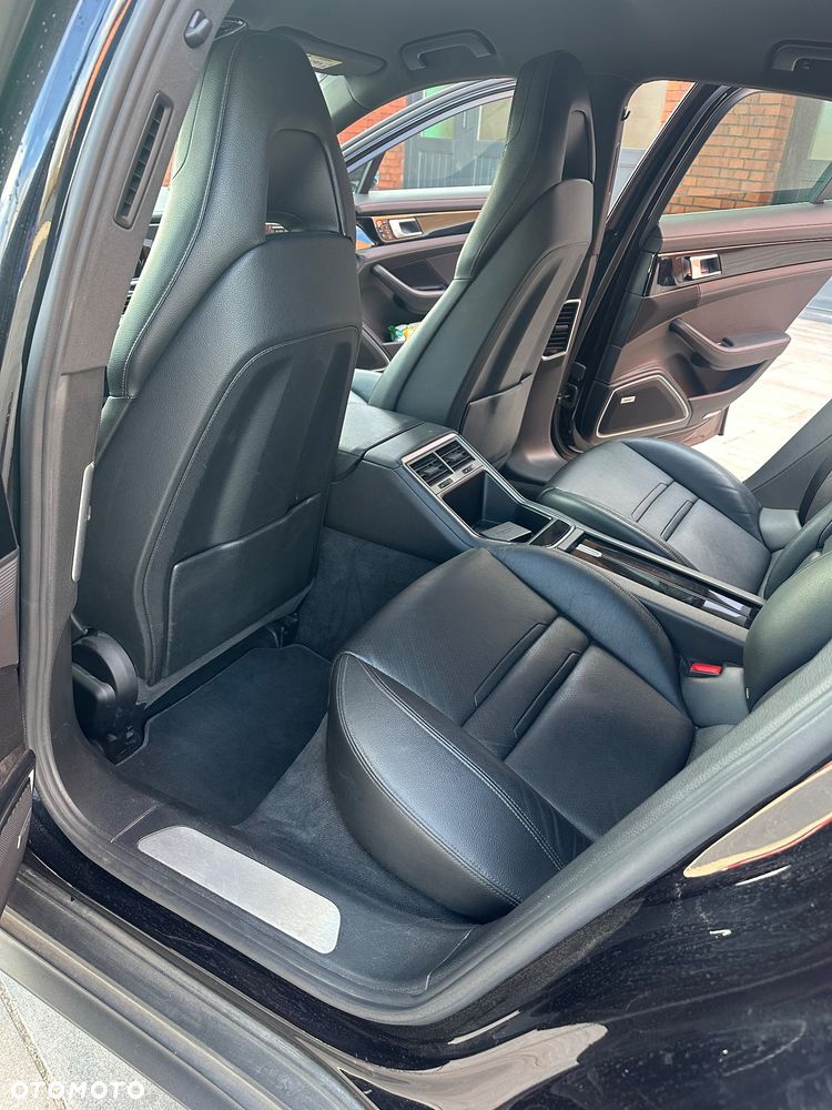 Porsche Panamera 4 - 11