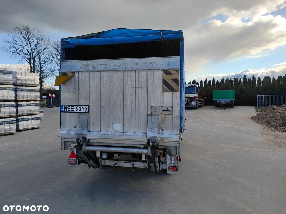 Mercedes-Benz 310 - 10