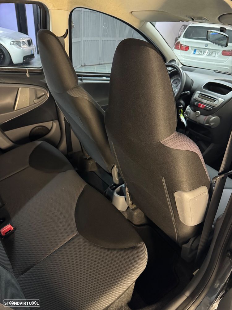 Toyota Aygo 1.0 + AC+VSC - 18