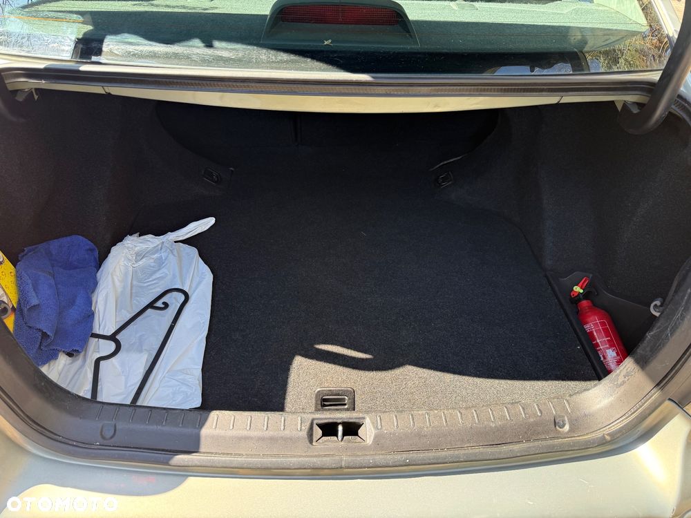 Toyota Avensis 1.8 VVT-i Sol - 20