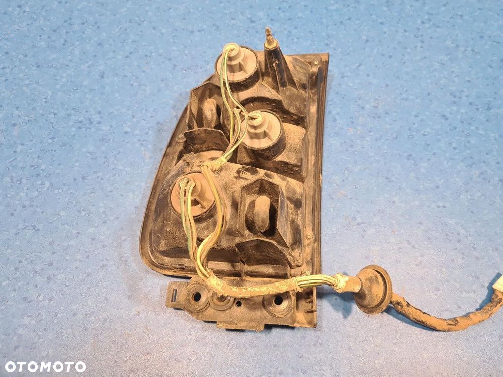 TOYOTA RAV4 I 3D LAMPA TYŁ PRAWA ZEWNĘTRZNA - 4