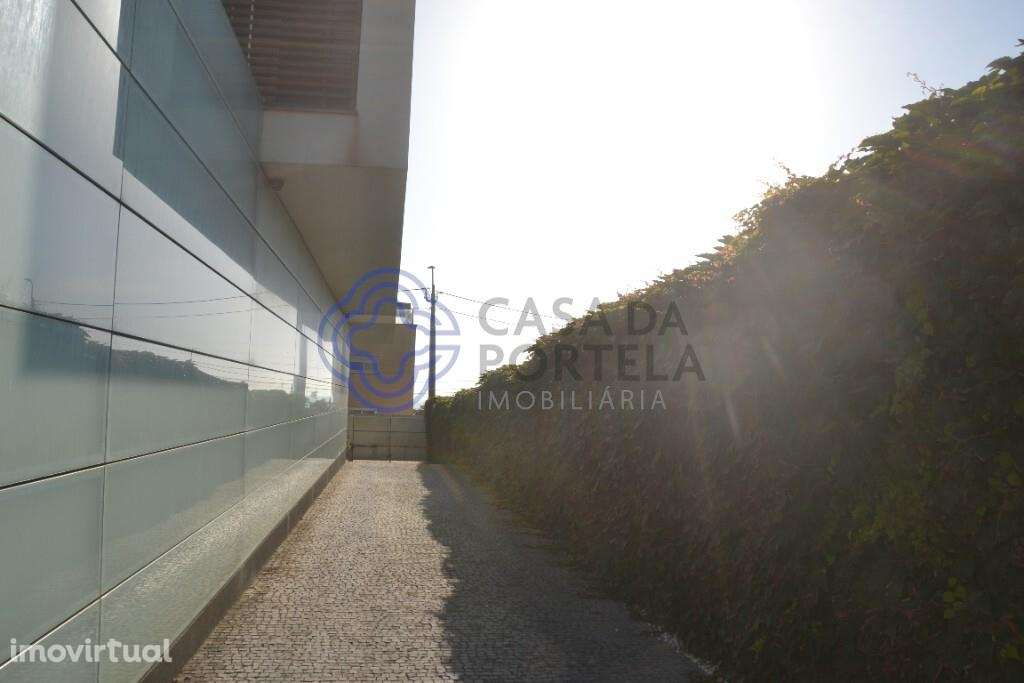 Moradia T4 + 2 com piscina interior de 4 frentes, na praia de Valadare - Grande imagem: 5/52