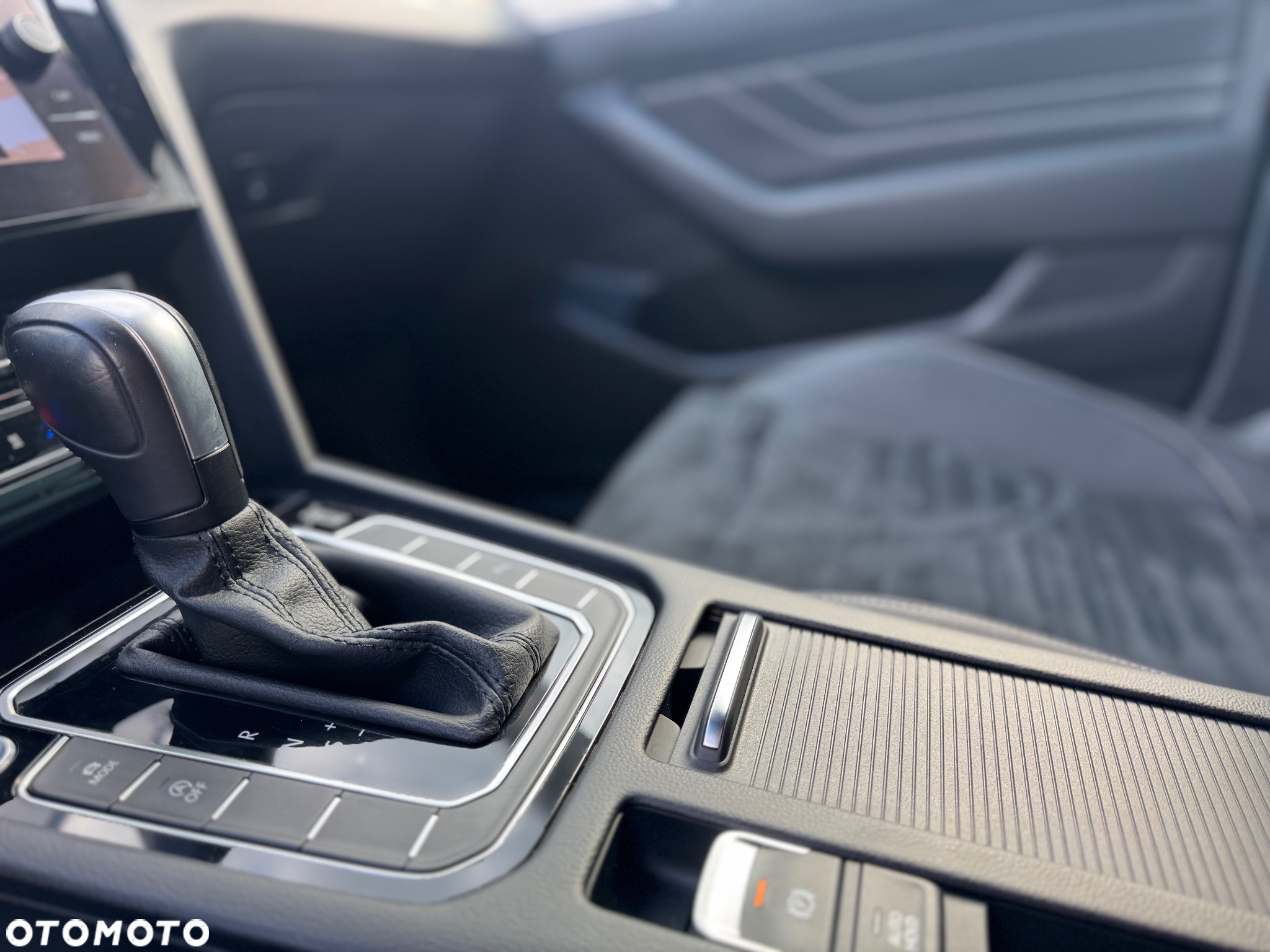 Volkswagen Passat Variant 2.0 TDI SCR DSG 4Motion Elegance - 21
