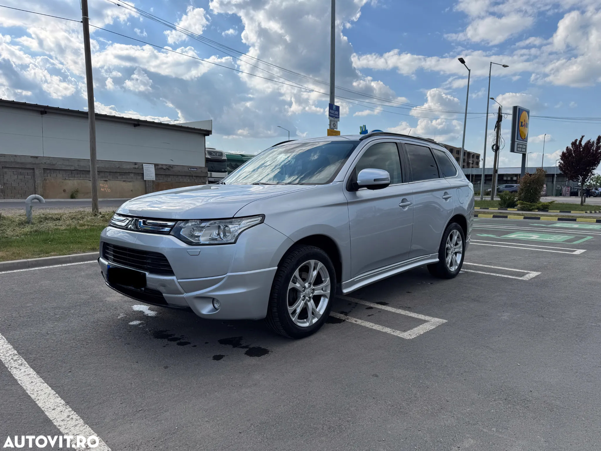 Mitsubishi Outlander 2.2 DI-D 4WD Automatik Instyle - 2
