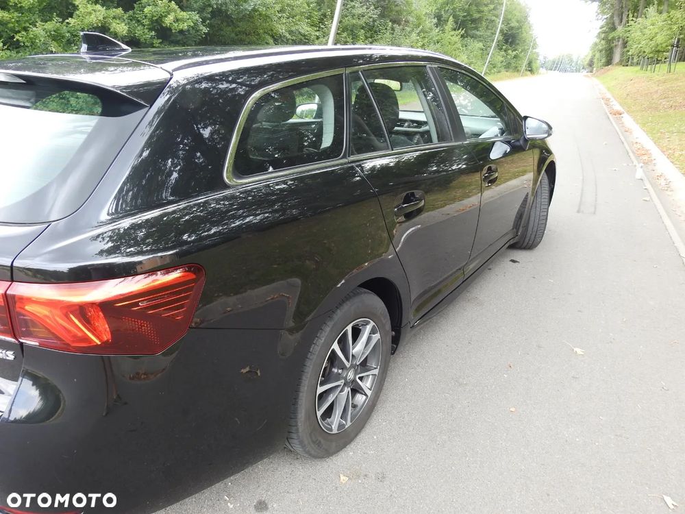 Toyota Avensis 1.8 Premium - 4