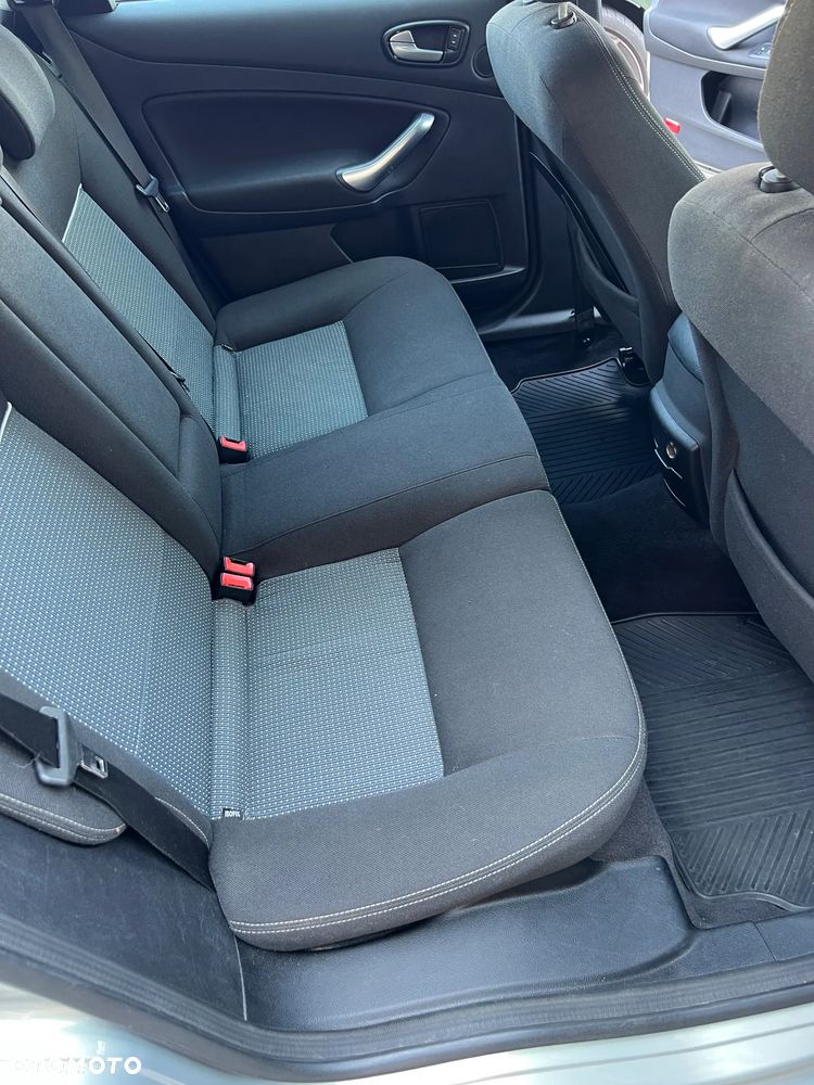 Ford Mondeo 2.0 Gold X - 11