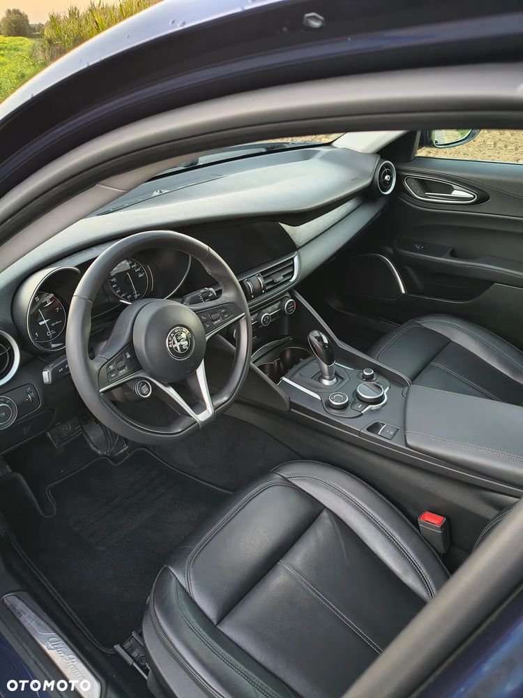 Alfa Romeo Giulia 2.0 Turbo 16V AT8-Q4 Ti - 9