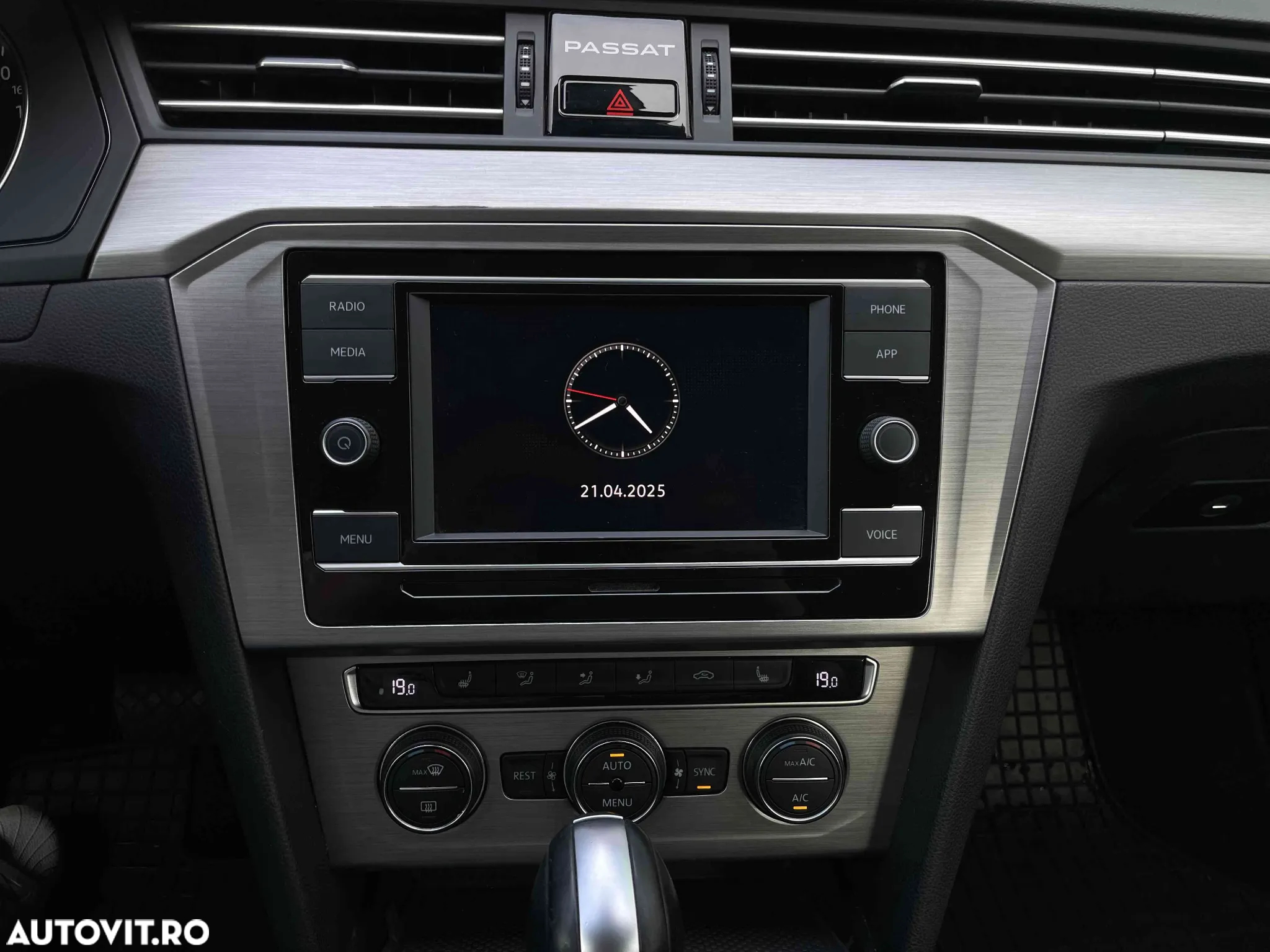 Volkswagen Passat - 13