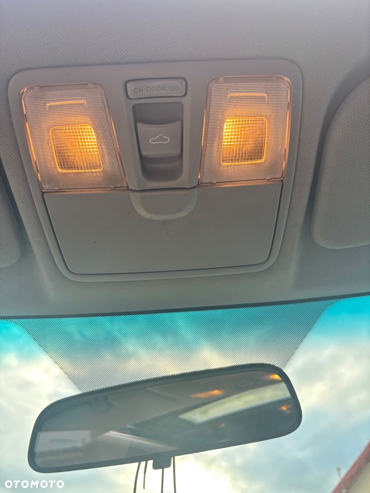 Hyundai Veloster - 9