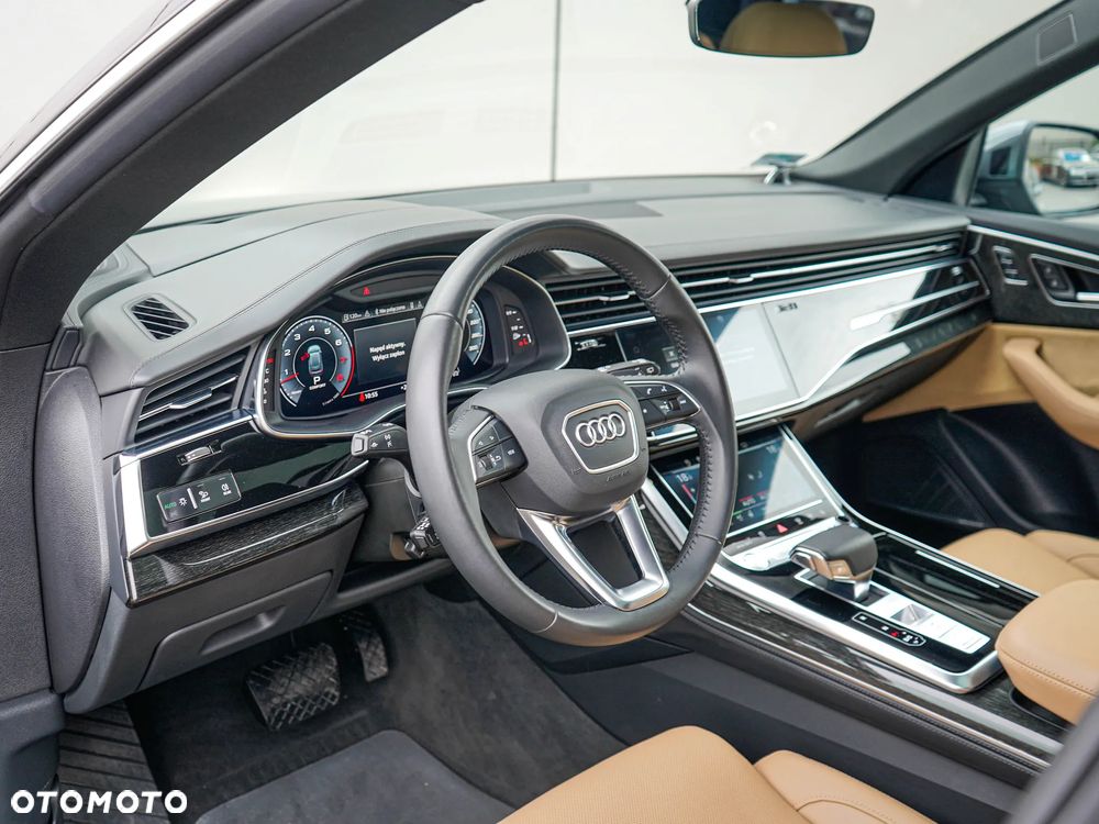 Audi Q8 - 12