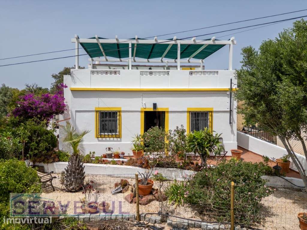 Charmosa moradia de 2 quartos de 121 m², inserida num terreno com 2... - Grande imagem: 2/60