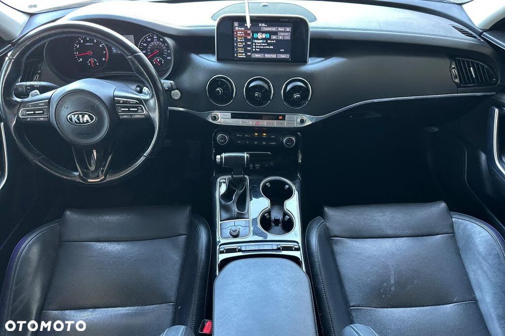 Kia Stinger - 10