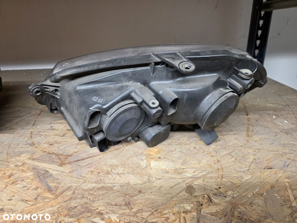 VOLKSWAGEN POLO 9N3 LAMPA PRZEDNIA PRAWA ANGLIK - 2