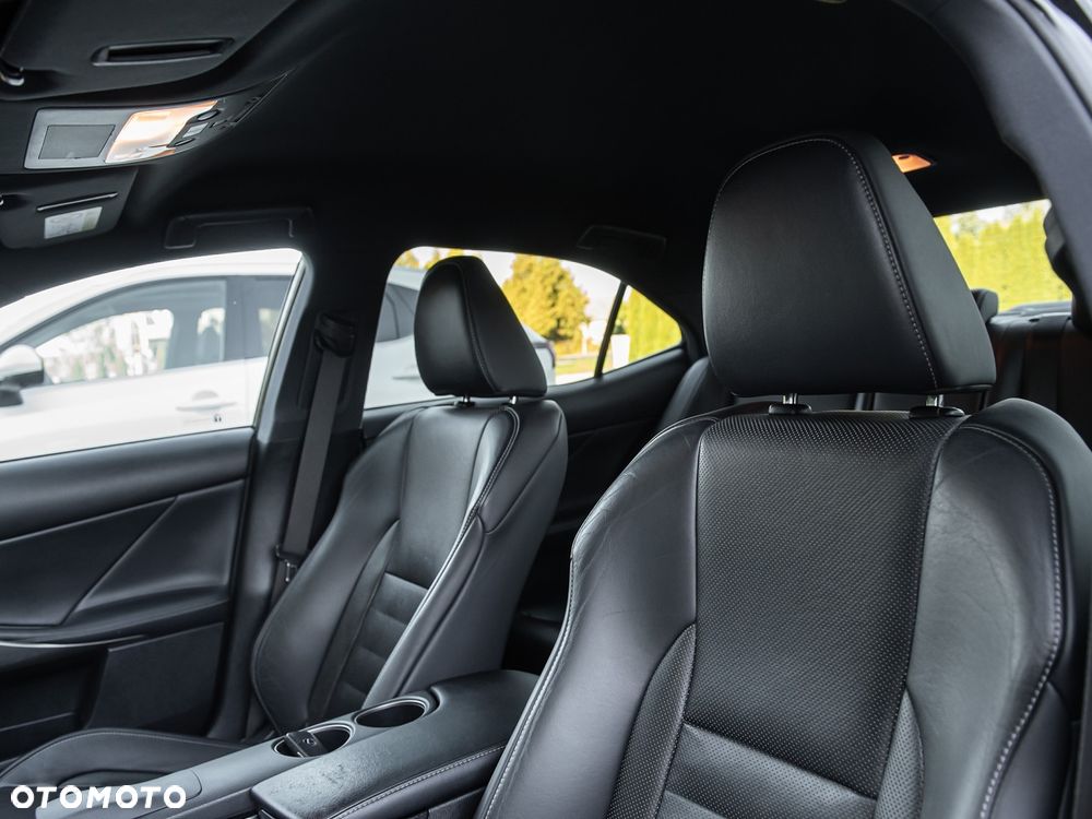 Lexus IS 300h F Sport - 20
