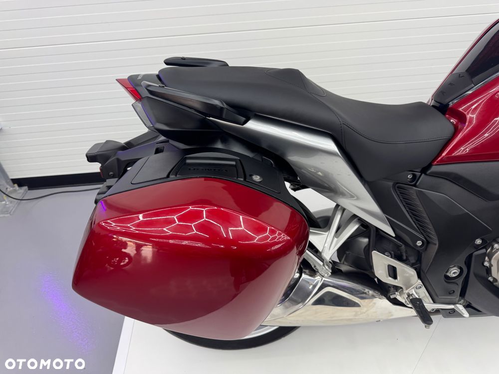 Honda VFR - 15