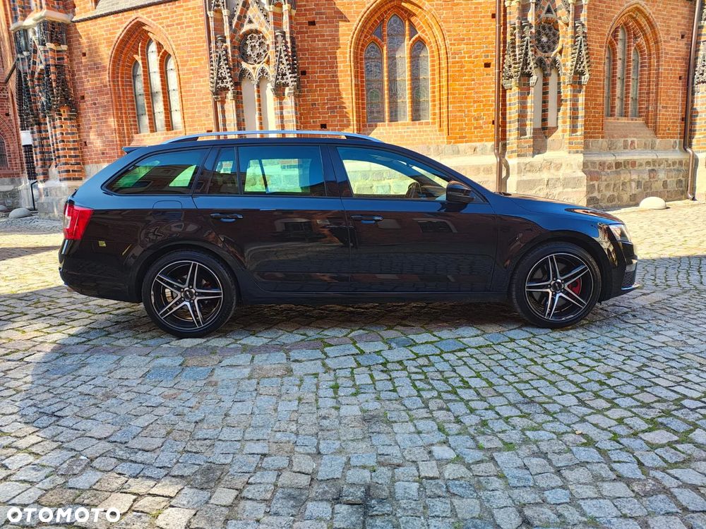 Skoda Octavia Combi 2.0 TDI RS - 29