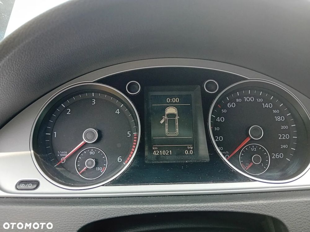Volkswagen Passat 2.0 TDI Trendline DSG - 9