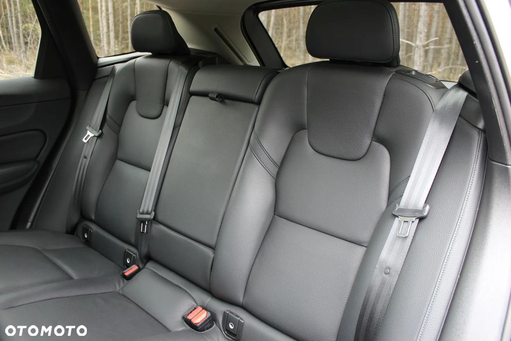 Volvo XC 60 B5 B AWD Geartronic RDesign - 25