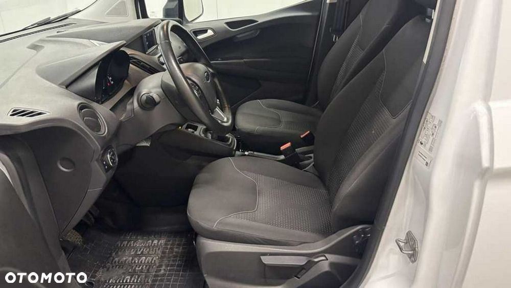 Ford Transit Courier - 8