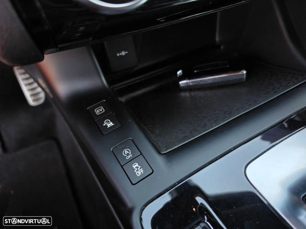 Jaguar E-Pace P300e AWD R-Dynamic S - 16