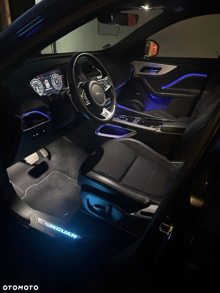 Jaguar F-Pace 2.0 i4P AWD R-Sport - 11