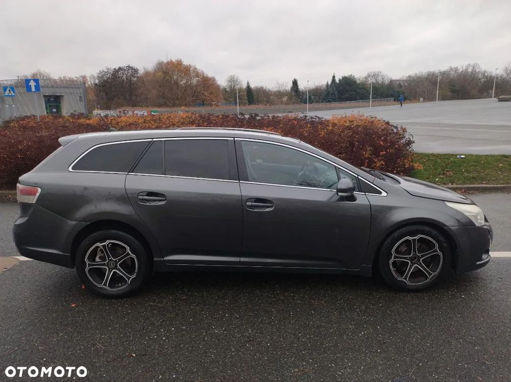 Toyota Avensis 2.0 D-4D Premium - 3