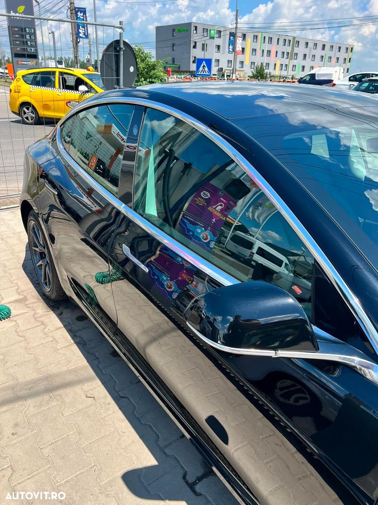 Tesla Model 3 - 4