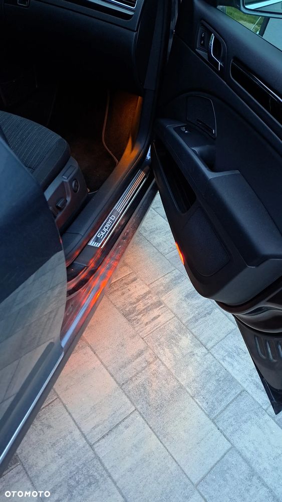 Skoda Superb 2.0 TDI Elegance - 26