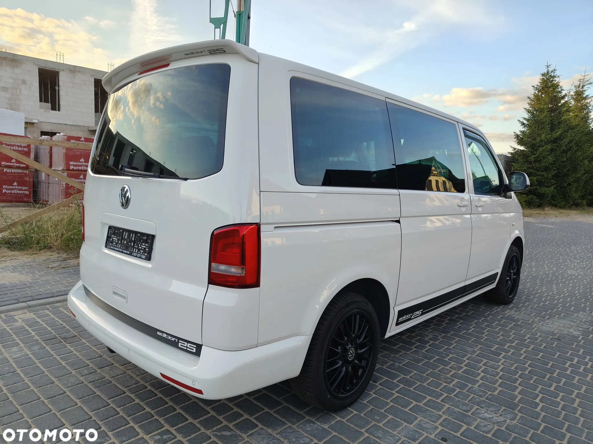 Volkswagen Multivan - 9