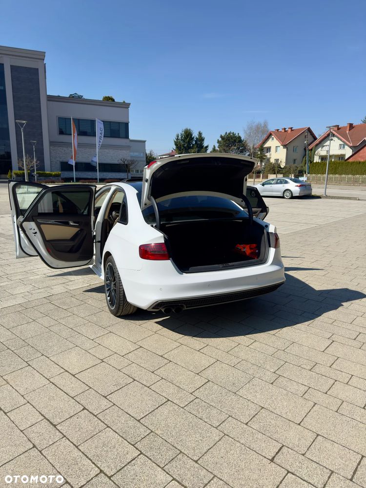 Audi A4 Limousine - 12