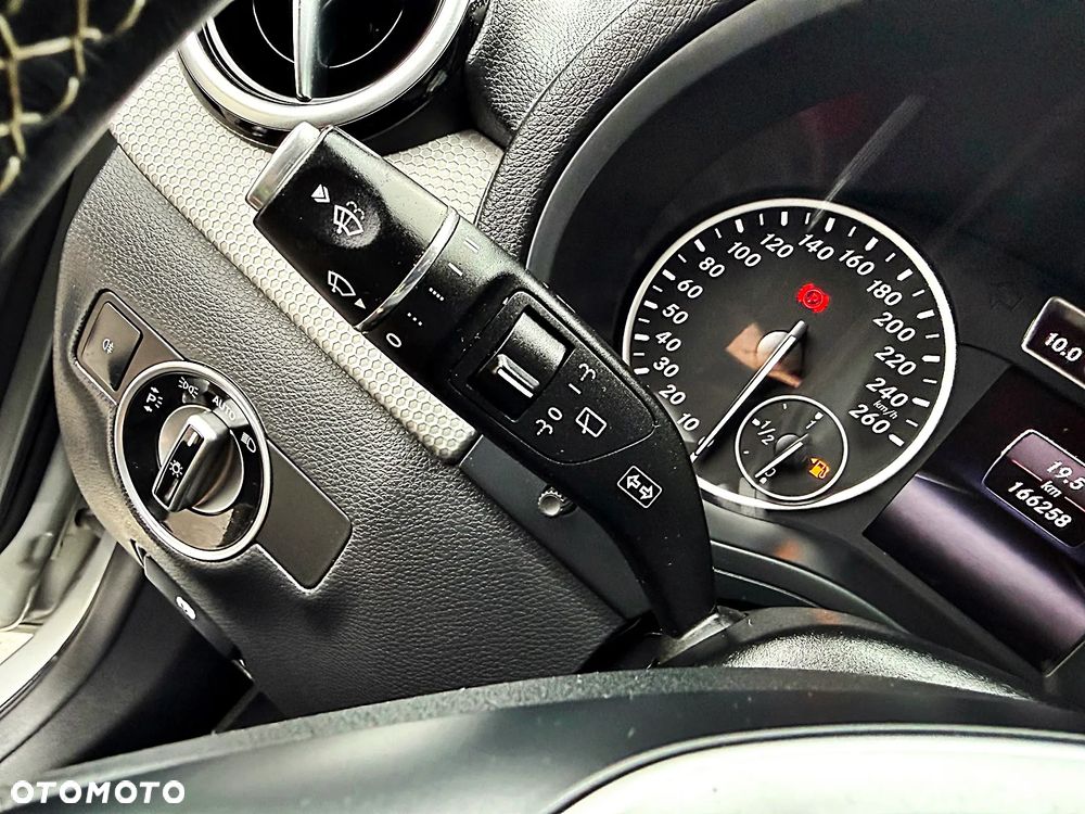 Mercedes-Benz Klasa B 180 AMG Line - 40