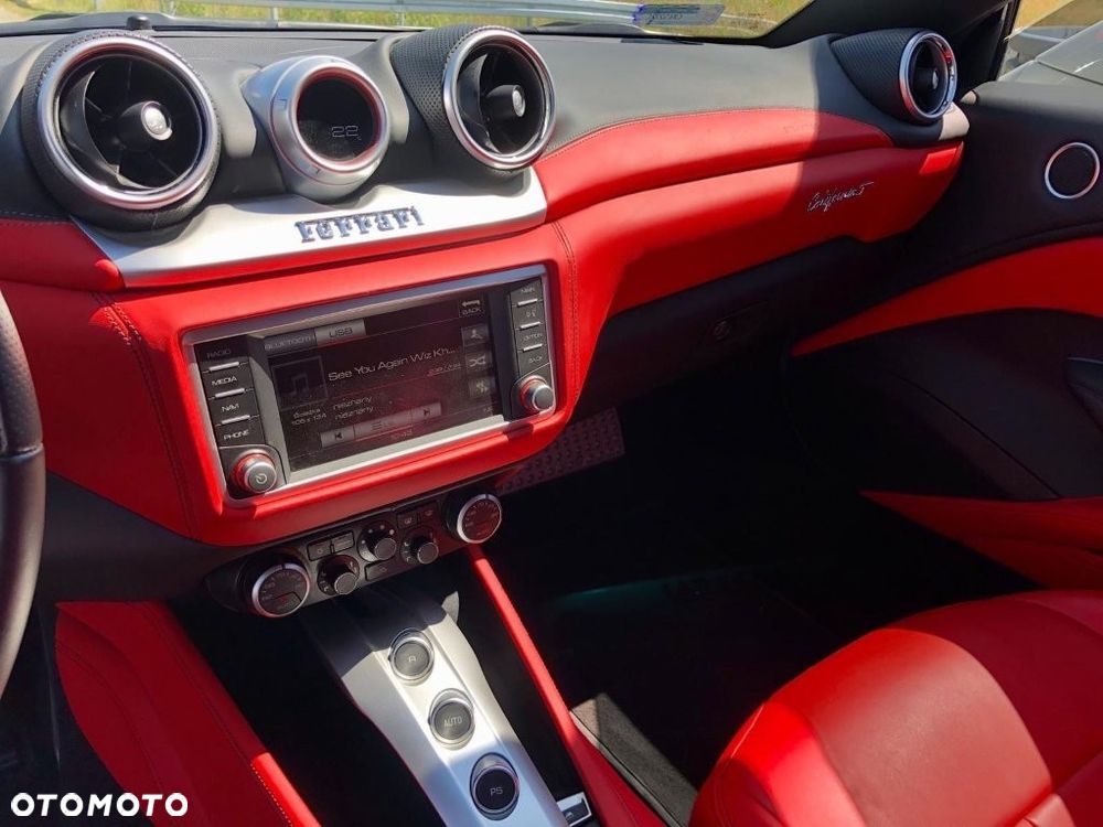 Ferrari California T - 24