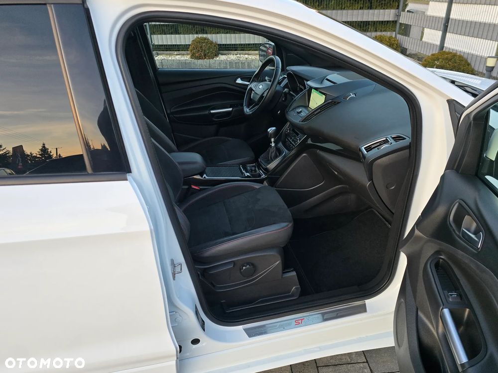 Ford Kuga 1.5 EcoBoost 2x4 ST-Line - 9