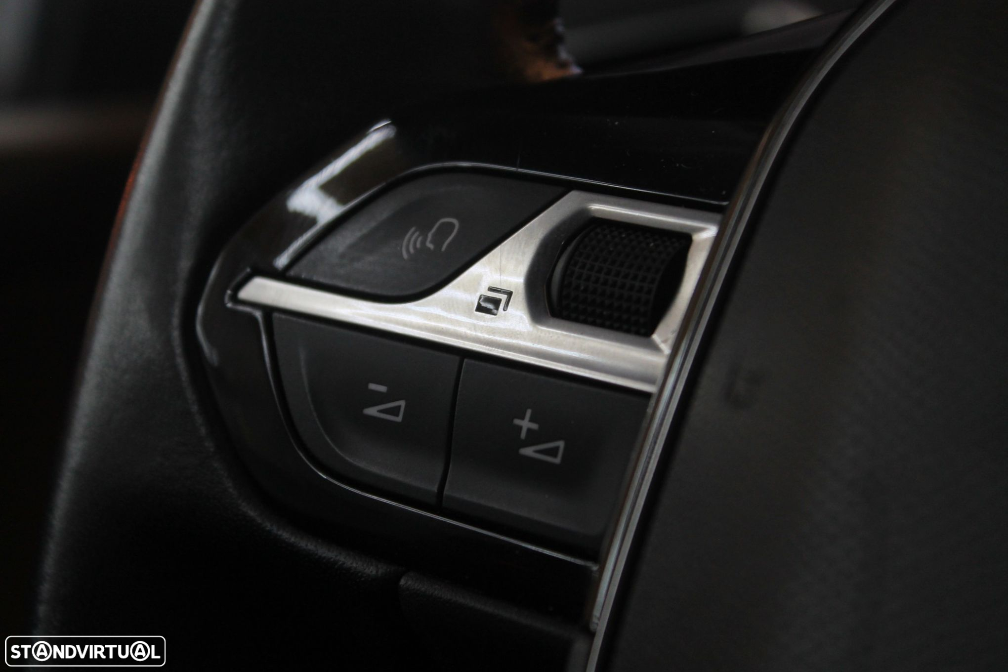Peugeot 208 1.2 PureTech Active Pack - 11