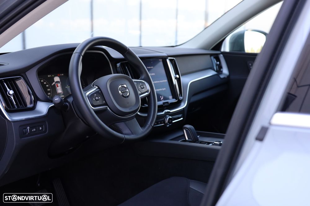 Volvo XC 60 2.0 T8 PHEV Momentum Plus AWD - 11