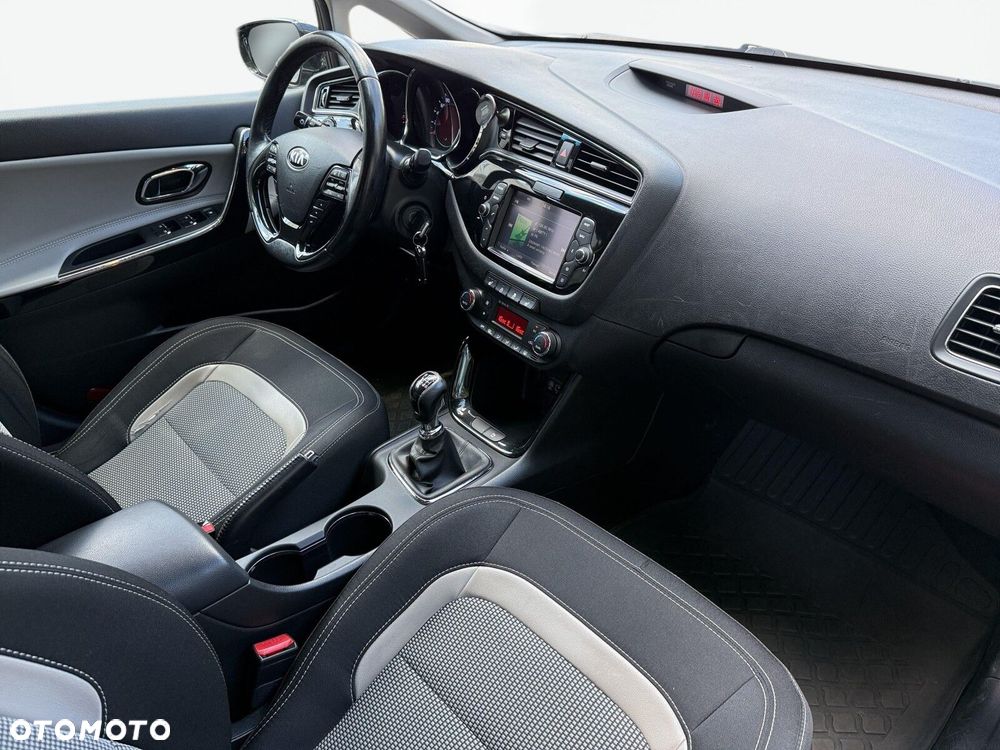 Kia Ceed - 12