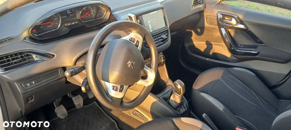 Peugeot 208 1.2 PureTech Active - 11