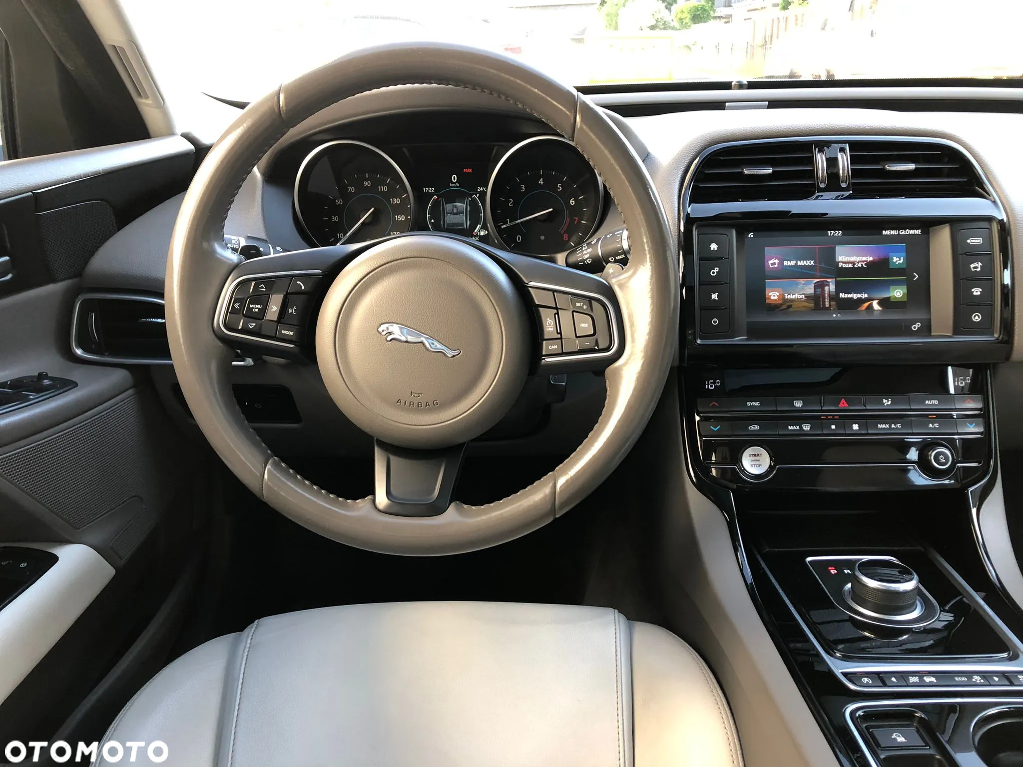 Jaguar XE - 15