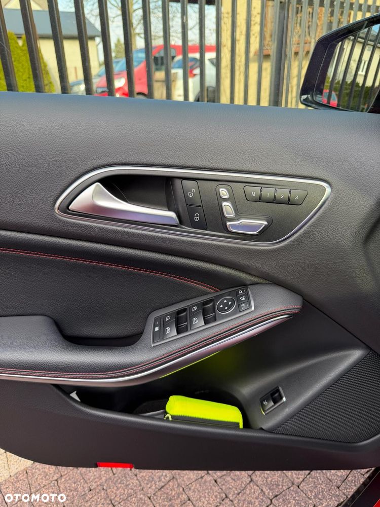 Mercedes-Benz GLA 220 4-Matic AMG Line - 10