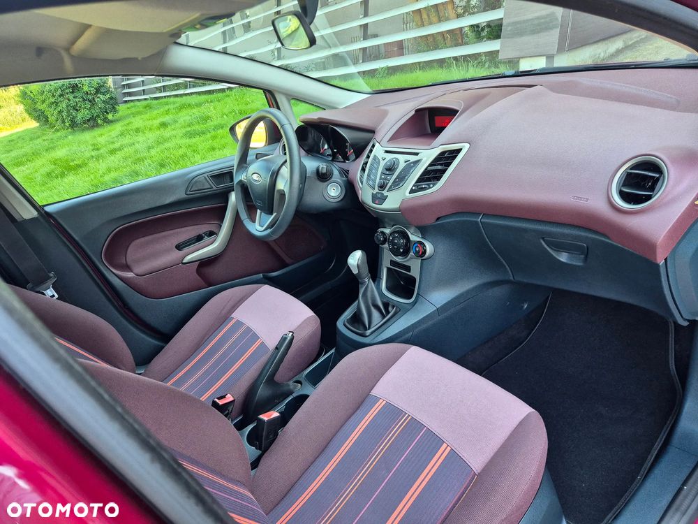 Ford Fiesta 1.25 Celebration - 27