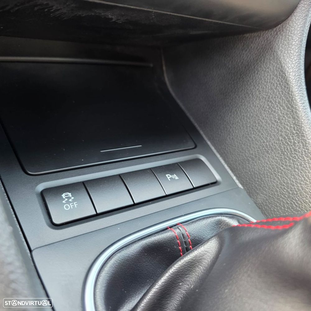 VW Golf 2.0 TSi GTI - 27