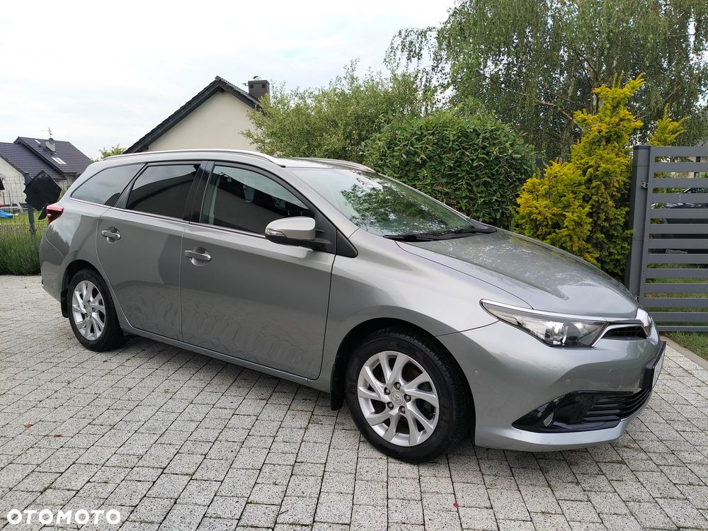 Toyota Auris 1.6 Selection - 2