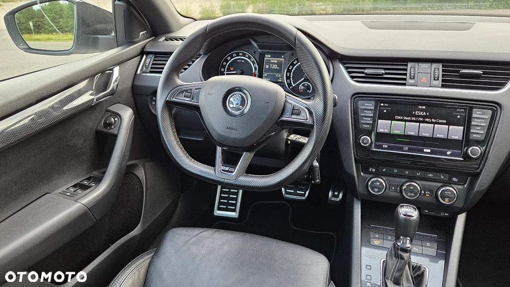 Skoda Octavia Combi 2.0 TDI DSG RS - 22