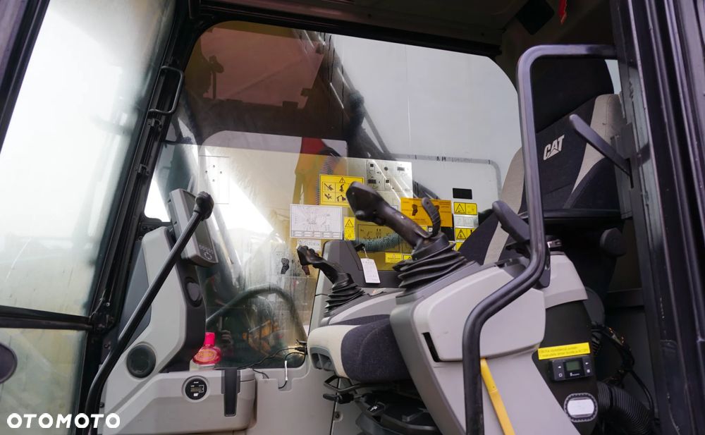 Caterpillar CAT 320 FL - 10