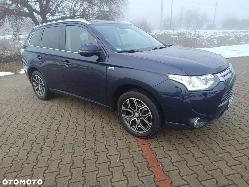 Mitsubishi Outlander 2.0 Invite + 2WD - 2