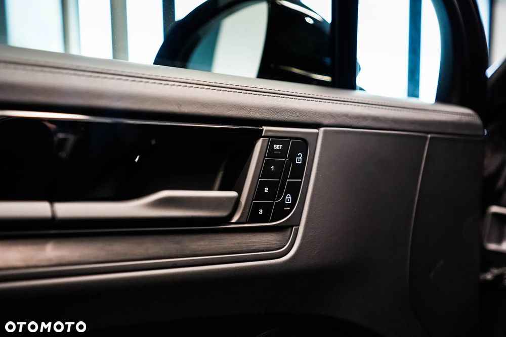 Porsche Cayenne Black Edition - 16
