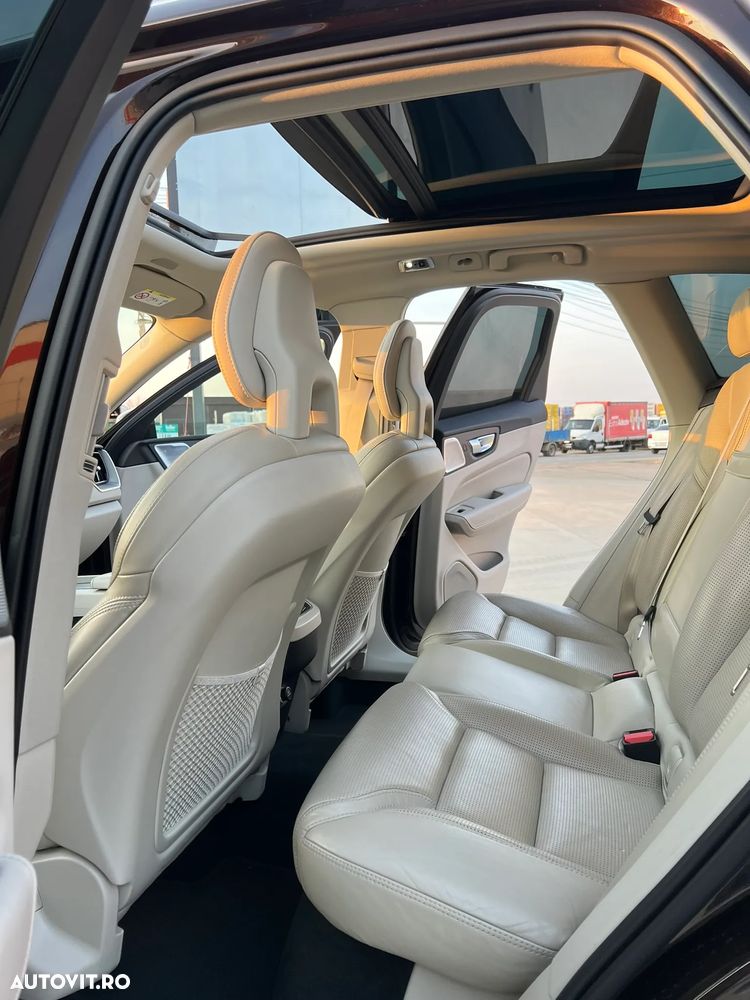 Volvo XC 60 D5 AWD Geartronic Inscription - 11